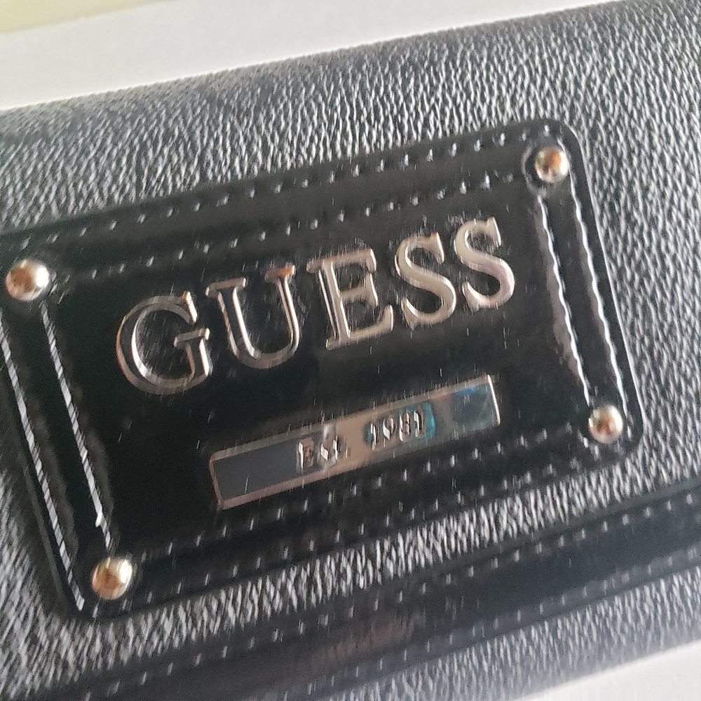Guess Wallet - Picture 6 of 8